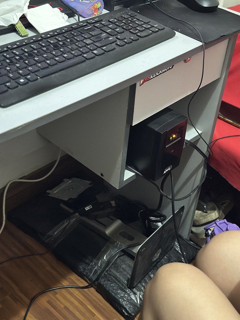 OFFICE TABLE (Category: Office Furniture & Fixtures) located in Manila. Submitted by blairwaldorf704 (Listing ID 1459425284, Image 2). Description: .