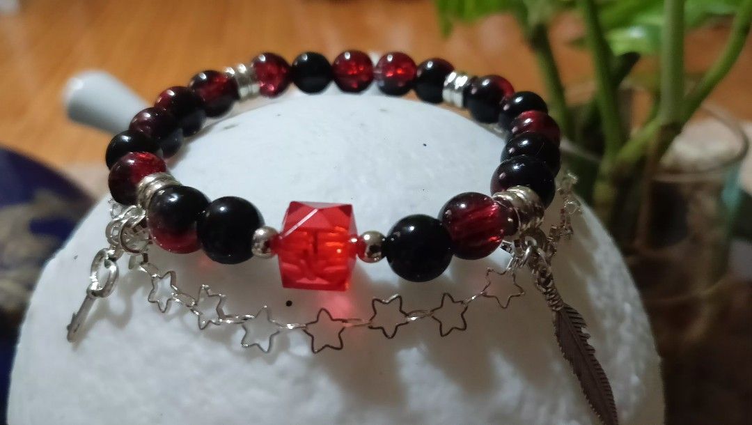 Omniscient Reader's Viewpoint fan made; impression bracelet (Category: Bracelets) located in Ilagan. Submitted by readersfragment (Listing ID 1459360820, Image 2). Description: Based on the modifier [Demon King of Salvation] Variant 2 Comes with free gifts.