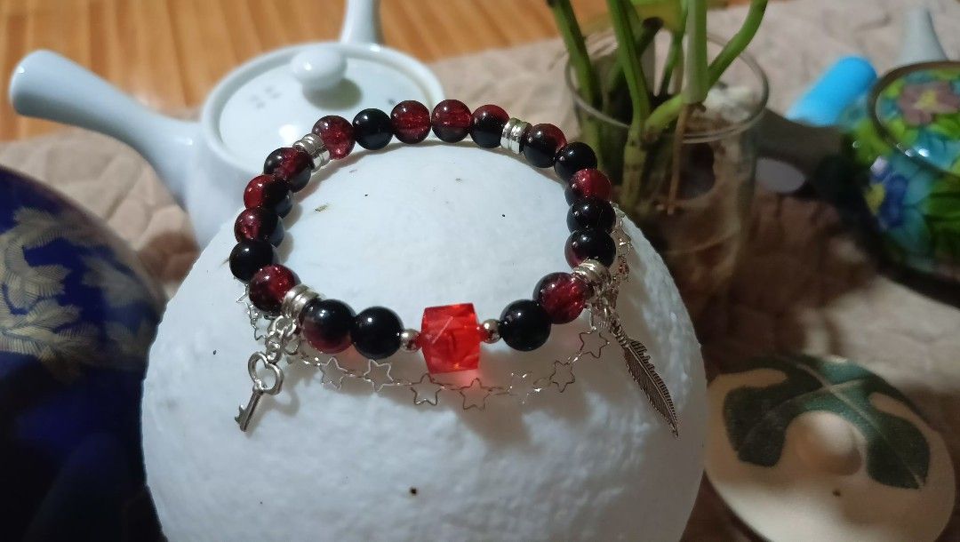 Omniscient Reader's Viewpoint fan made; impression bracelet (Category: Bracelets) located in Ilagan. Submitted by readersfragment (Listing ID 1459360820, Image 3). Description: Based on the modifier [Demon King of Salvation] Variant 2 Comes with free gifts.