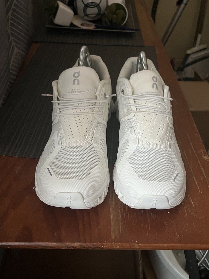 On Cloud Running (Category: Sneakers) located in Las Pinas. Submitted by deepsouthe (Listing ID 1459371419, Image 3). Description: On Cloud eRunning M8, W9.5, 7.5uk, 41eu, 26cm Legit Lightly used in VG condition No issues Php4,500 plus sf Las Pinas area.