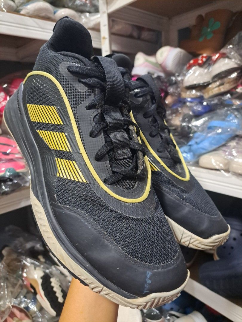 Original Adidas shoes (Category: Casual Shoes) located in Quezon City. Submitted by kimlynandaya (Listing ID 1459427243, Image 1). Description: Original Adidas Shoes Us:7 Uk:6½ Fr:40 cm:25.