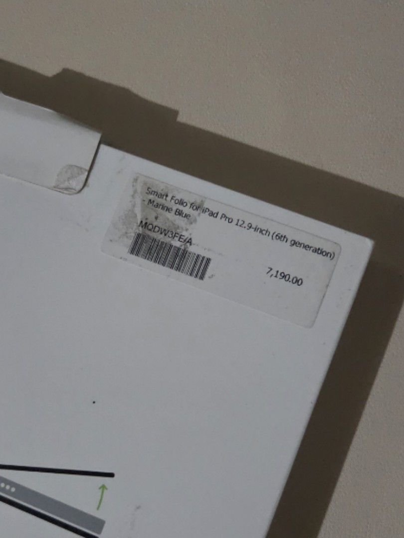 Original Apple Smart Folio Case for iPad Pro 12.9 M1 & M2 (3rd generation, 4th generation, 5th generation, 6th generation) (Category: Cases & Sleeves) located in Manila. Submitted by razelysonn (Listing ID 1459450612, Image 3). Description: FIXED PRICE - Below SRP - Available in blue, white, orange Location: Binondo Manila.