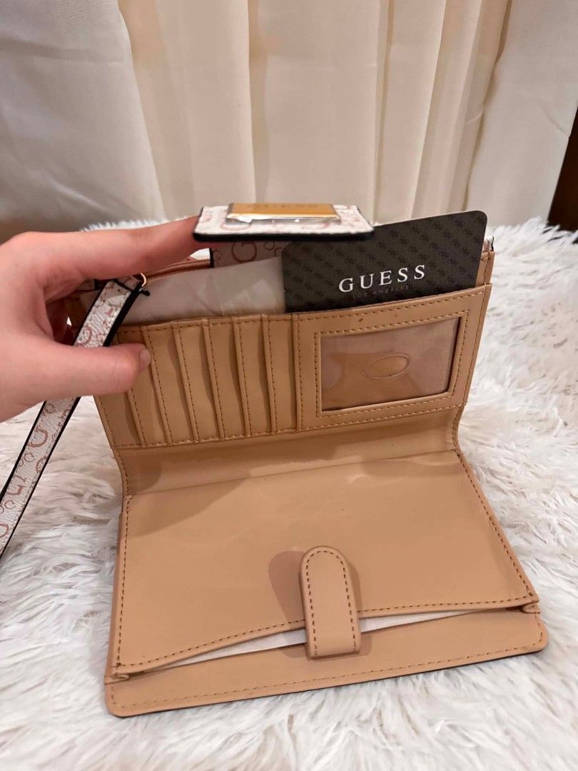 Original Guess Wallet (Category: Wallets & Card holders) located in Palayan City. Submitted by allmypreloved_ph (Listing ID 1459307322, Image 2). Description: .