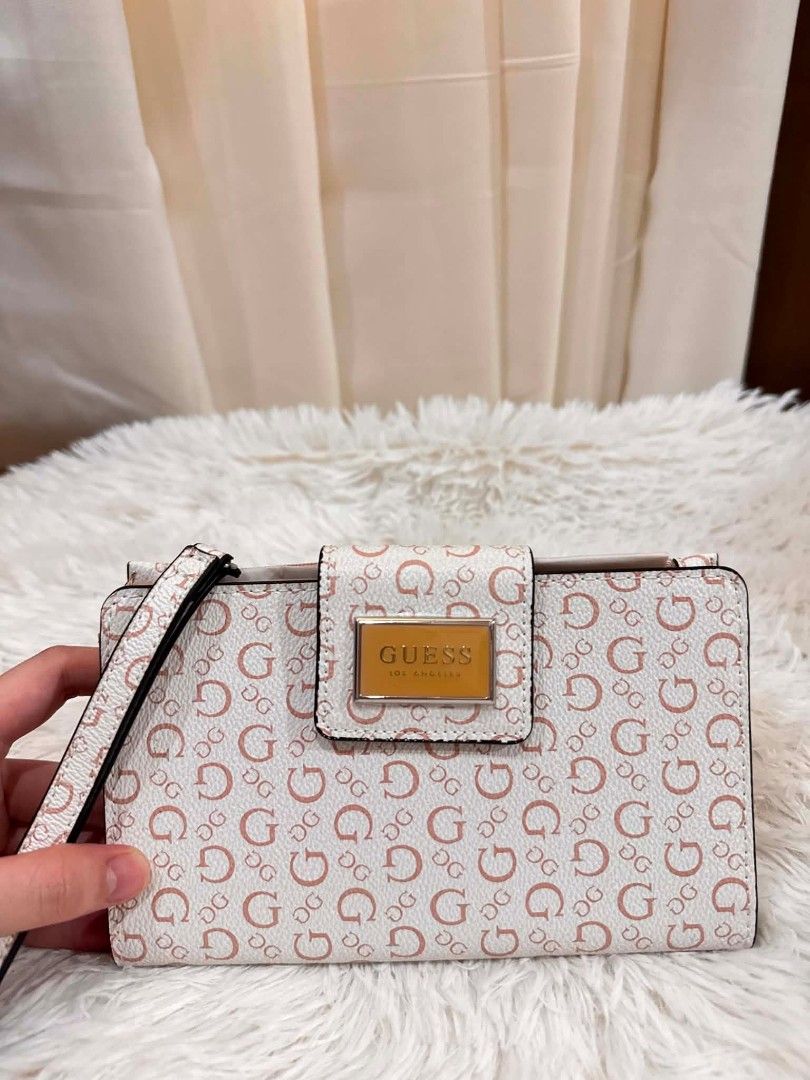 Original Guess Wallet (Category: Wallets & Card holders) located in Palayan City. Submitted by allmypreloved_ph (Listing ID 1459307322, Image 1). Description: .