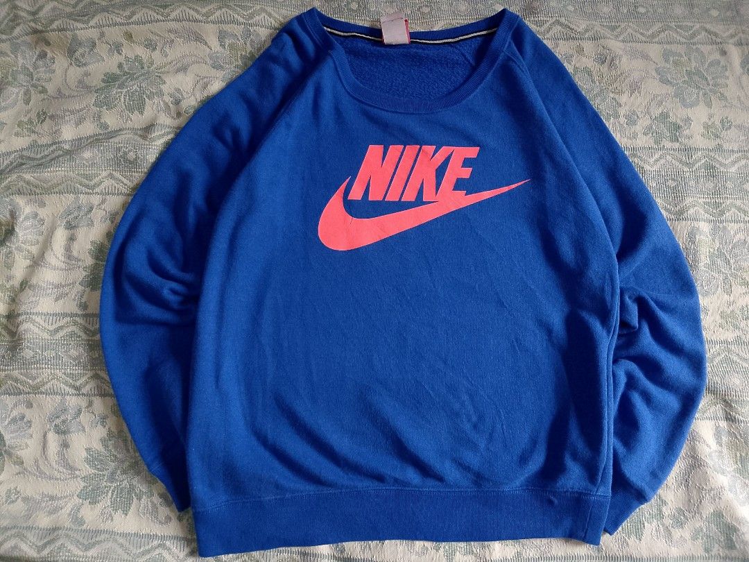 ORIGINAL NIKE SWEATSHIRT (Category: Coats, Jackets and Outerwear) located in Baguio. Submitted by thrifty_rackd (Listing ID 1459419781, Image 1). Description: .