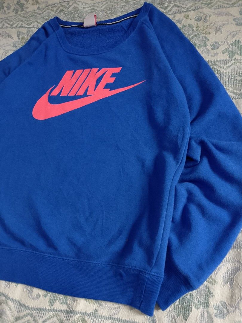 ORIGINAL NIKE SWEATSHIRT (Category: Coats, Jackets and Outerwear) located in Baguio. Submitted by thrifty_rackd (Listing ID 1459419781, Image 3). Description: .