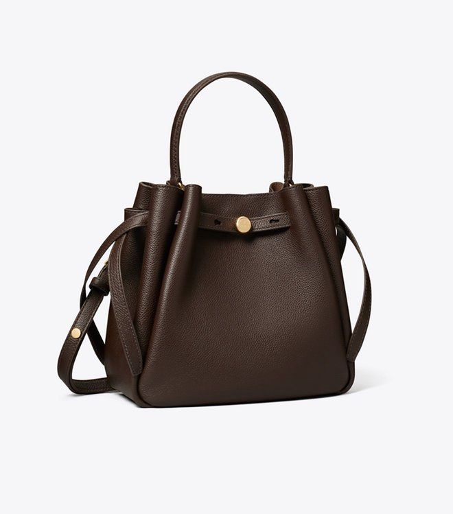 💯ORIGINAL TORY BURCH ROMY BUCKET DEEP BROWN (Category: Cross-body Bags) located in Quezon City. Submitted by ashongsstore (Listing ID 1459383464, Image 2). Description: ✨ T0RY. BURCH COLLECTION ✨ 🇵🇭AVAILABLE🇵🇭 Romy Bucket Bag New Colors Understated. Refined. Effortlessly luxurious. The Romy Bucket Bag embodies modern elegance with its softly gathered silhouette and supple pebbled leather. A beautifully understated piece designed to move effo