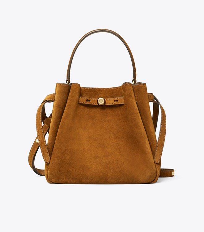 💯ORIGINAL TORY BURCH ROMY BUCKET SUEDE COLLECTION (Category: Cross-body Bags) located in Quezon City. Submitted by ashongsstore (Listing ID 1459387905, Image 2). Description: ✨ T0RY. BURCH COLLECTION✨ 🇵🇭AVAILABLE🇵🇭 ROMY SUEDE BUCKET BAG Soft texture. Sculptural silhouette. Effortless sophistication. The Romy Suede Bucket Bag brings a beautifully understated sense of luxury with its soft suede finish and gently gathered shape. Lightweight yet