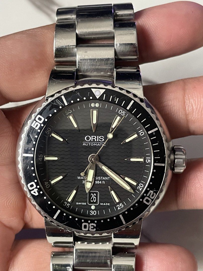 ORIS Automatic Dive (Category: Luxury Watches) located in Taguig. Submitted by j_watches007 (Listing ID 1459454210, Image 3). Description: - ORIS Automatic Watch - Black Dial - Water Resistant: 30 Bar / 984 ft - Stainless Steel Bracelet - Rotating Bezel - Date Window at 6 o'clock - Luminous Hands and Markers - Ideal for Diving and Everyday Wear “ WATCH ONLY.