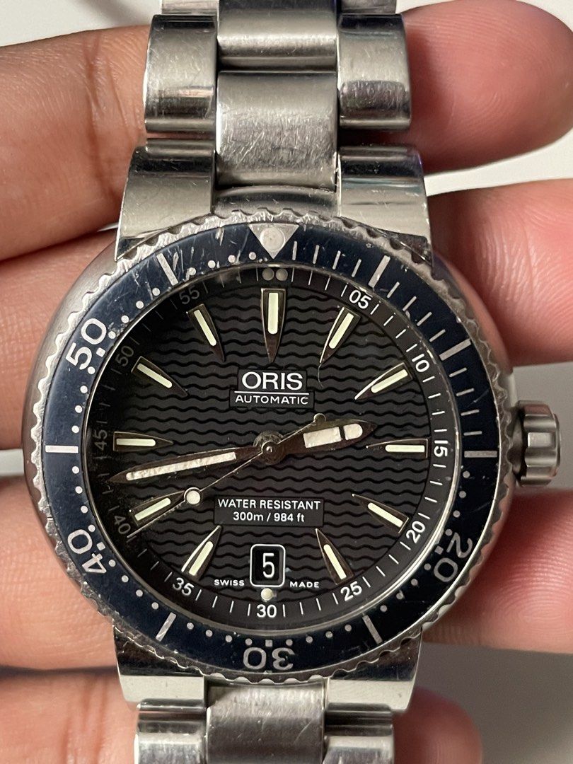 Oris Divers Automatic (Category: Men's Watches) located in Taguig. Submitted by j_watches007 (Listing ID 1363985530, Image 3). Description: Authentic Used Secondhand ⌚ Old Used Watch Oris Divers Automatic / Date Wave Dial Navy Blue Bezel Front Sapphire Crystal All Stainless Steel 16776 Oris Swiss 7533P 44MM Oris Bracelet 7 inch. plus wrist size Sligthy Negotiate ' Watch Only ' DISCLAIMER: IT'S USED WATCHES EXPECT OF SOME SCRATCHES/SIGNS OF USAGE 