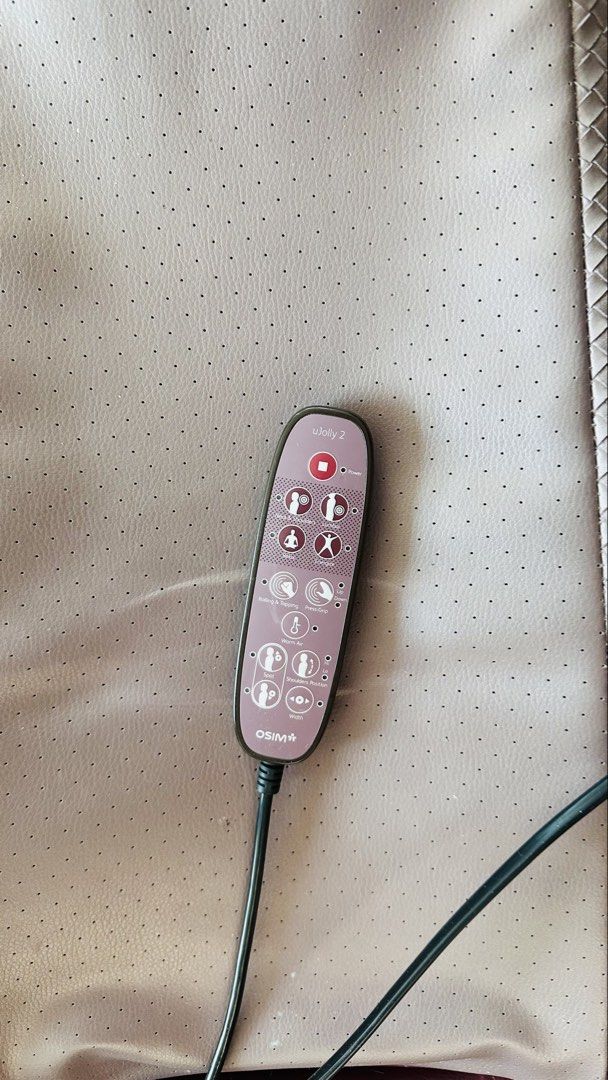 OSIM uJolly 2 反斗V手/ 頸背按摩墊 （分類：按摩紓緩用品）位於 Hong Kong。 由 JanetCY 提交（商品編號 1459341714，圖片 2）。簡介： OSIM uJolly 2 按摩墊，有頸部同背部按摩。可以揀唔同模式，仲有熱力功能。跟埋個遙控器，操作好方便。放喺梳化度用一流，放鬆吓好正。。