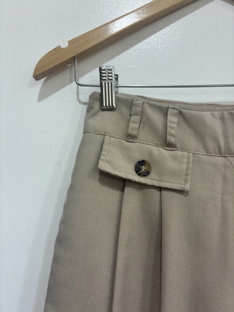 PB51. Zalora Beige Trouser Pants (Category: Other Bottoms) located in Manila. Submitted by thrifters.mnl.28 (Listing ID 1459301424, Image 3). Description: .