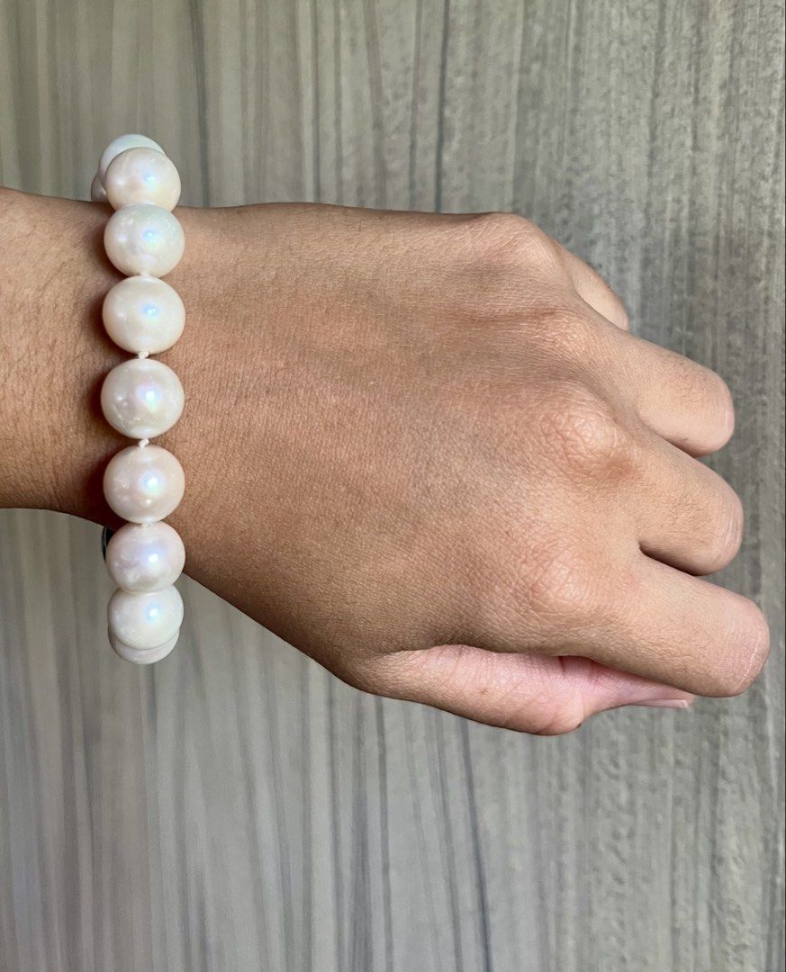 Pearl Bracelet with Silver Clasp (Category: Bracelets) located in Dasmarinas. Submitted by nylaneg (Listing ID 1459356093, Image 3). Description: Brand new.