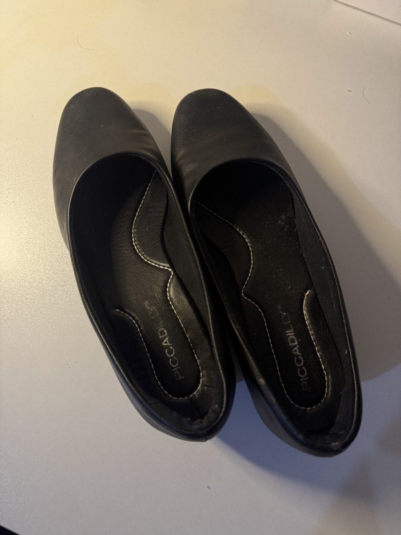 Piccadilly Black Leather Wedge Flats (Category: Flats & Sandals) located in Bulacan. Submitted by shuaromi (Listing ID 1459436703, Image 1). Description: - Size 8W - Black Leather - Comfortable, Classic Design - Perfect for work or casual wear.