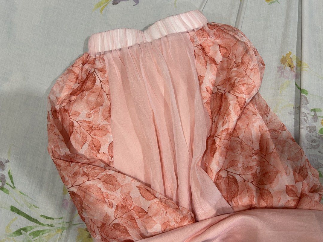 pink chiffon floral maxi skirt (Category: Skirts) located in Antipolo. Submitted by giaciers (Listing ID 1459378982, Image 3). Description: got this from vietnam! very cute :) has an extra lining as well.
