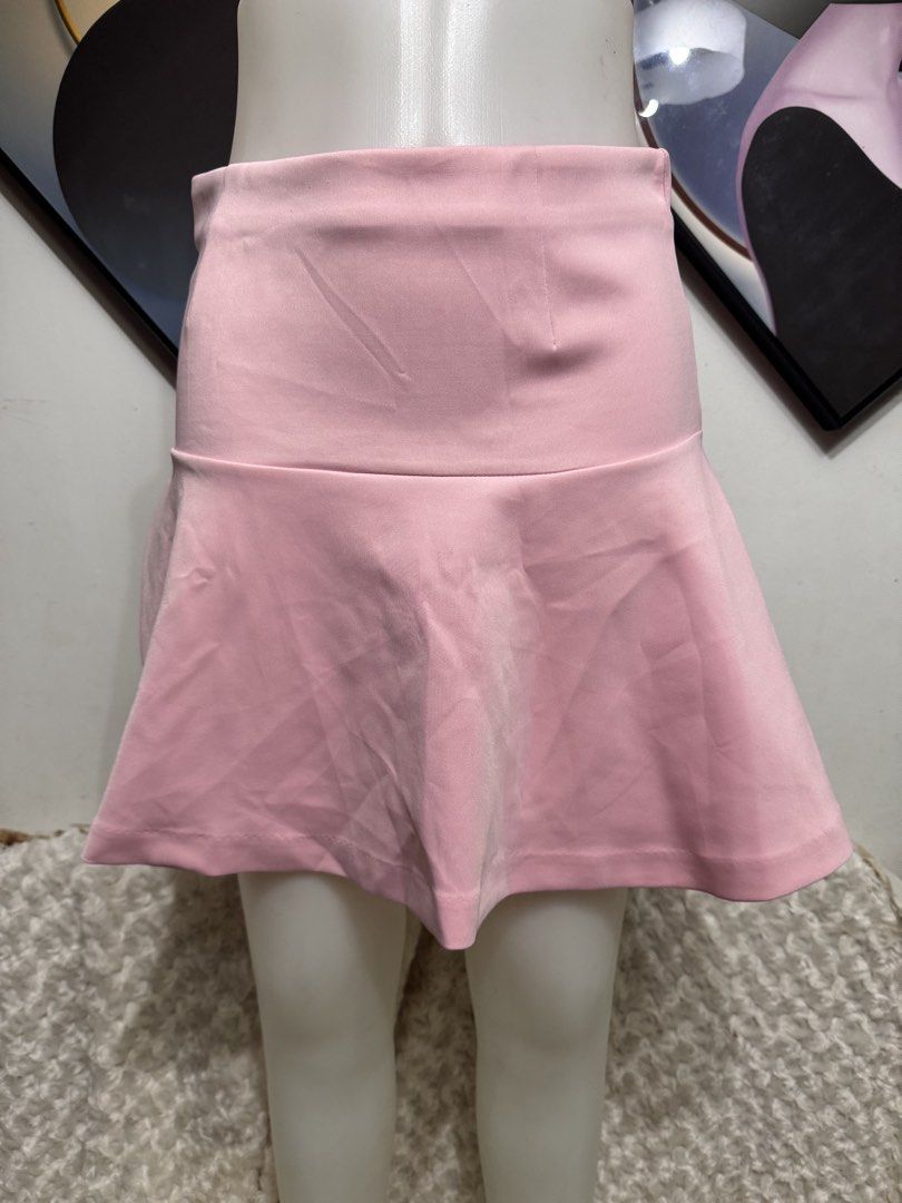Pink Flared Skirt with Zipper Back (Category: Skirts) located in Marikina City. Submitted by lorradel (Listing ID 1459440141, Image 1). Description: - w:26in L:15.5in - Adorable pink flared skirt - Flattering high-waisted design - Convenient back zipper closure - Fabric with a subtle texture - Versatile for casual or dressy occasions - Effortlessly pairs with various tops.