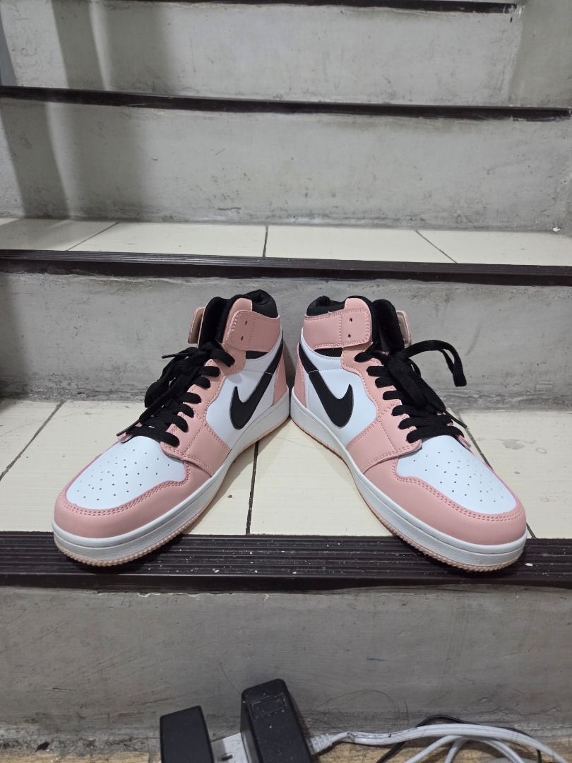 Pink Kuromi Sneakers | Size 8 (Category: Sneakers) located in Paranaque City. Submitted by kawatomitsuki (Listing ID 1459408169, Image 2). Description: .