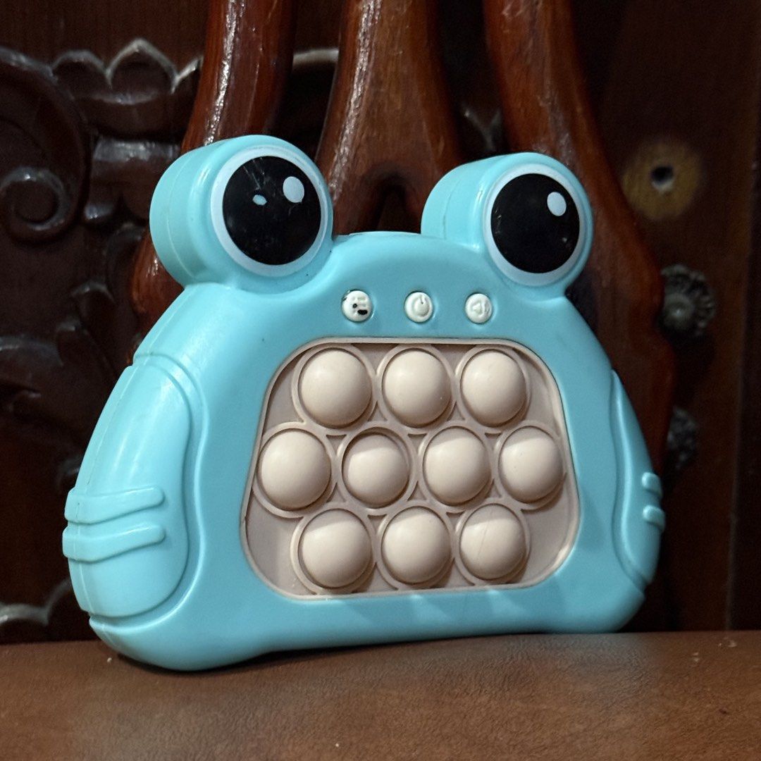Pop it Battery Toy (Category: Kids Toys) located in San Juan City. Submitted by lovegoeson (Listing ID 1459335176, Image 1). Description: .
