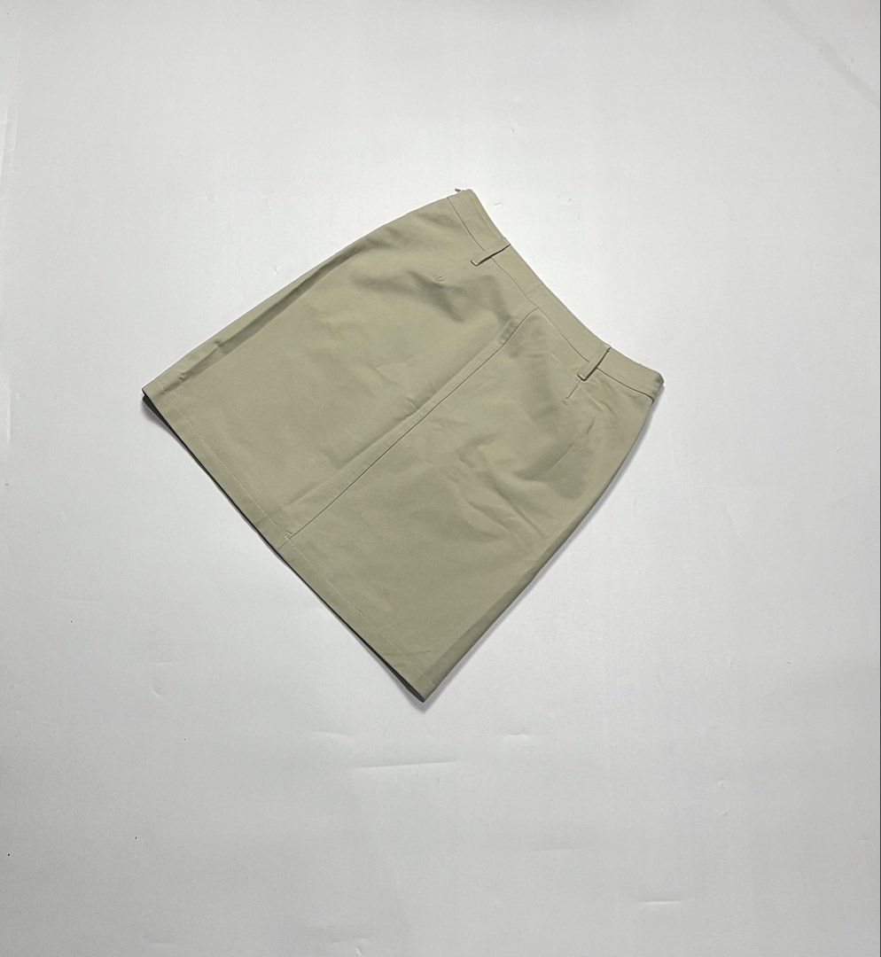 PRADA MINI SKIRT (Category: Skirts) located in Manila. Submitted by 5kcollectiveph (Listing ID 1459469087, Image 2). Description: Prada Mini Skirt -Size 42 -Materials: Polyester -Waistline: 28-29 (14.5 inch) -Length: 19 inch -Hem: 20.5 inch -Color rate: 9.5”10 -Condition: 9.5”10.