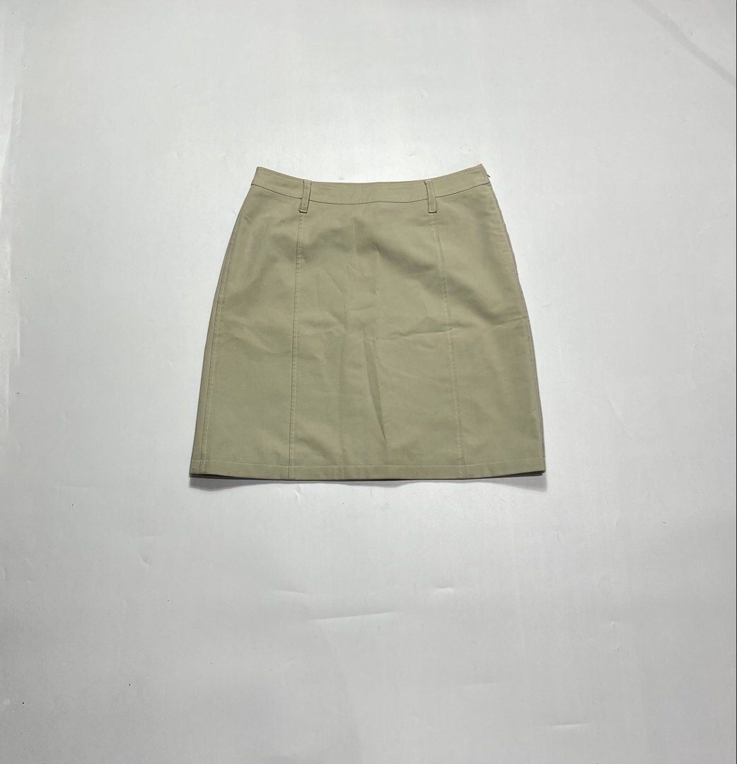 PRADA MINI SKIRT (Category: Skirts) located in Manila. Submitted by 5kcollectiveph (Listing ID 1459469087, Image 1). Description: Prada Mini Skirt -Size 42 -Materials: Polyester -Waistline: 28-29 (14.5 inch) -Length: 19 inch -Hem: 20.5 inch -Color rate: 9.5”10 -Condition: 9.5”10.