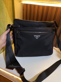 (Category: ) located in . Submitted by THRIFTTHRILLBAGS (Listing ID 1459433200, Image 1). Description: .