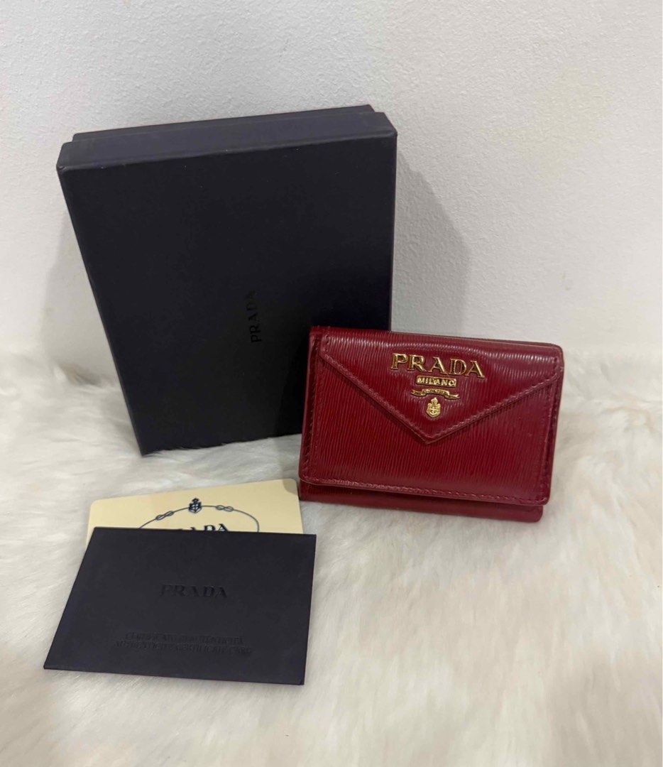 Prada wallet (Category: Luxury Bags & Wallets) located in Quezon City. Submitted by beautybox2018 (Listing ID 1459391795, Image 1). Description: .
