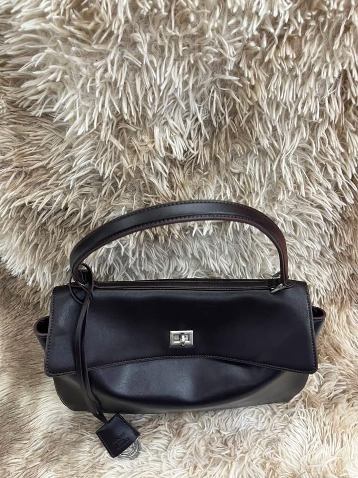 Preloved Balenciaga Dark Choco Rodeo (Category: Tote Bags) located in Manila. Submitted by bagsandshoesmanymore (Listing ID 1459371534, Image 2). Description: Preloved Balenciaga Rodeo Color Dark Choco Size 35cm Silver hardware Made in Italy Genuine leather What you see is what you get🥰 Please read before you order 👉🏻❗️Payment first before shipping ❗️Cut off time of payment 11am sameday delivery ❗️NO MEET UP / NO PICK UP ❗️ORDER CANNOT BE CANC