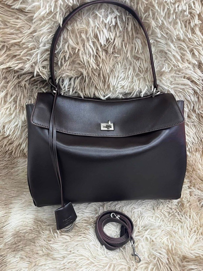 Preloved Balenciaga Dark Choco Rodeo (Category: Tote Bags) located in Manila. Submitted by bagsandshoesmanymore (Listing ID 1459371534, Image 1). Description: Preloved Balenciaga Rodeo Color Dark Choco Size 35cm Silver hardware Made in Italy Genuine leather What you see is what you get🥰 Please read before you order 👉🏻❗️Payment first before shipping ❗️Cut off time of payment 11am sameday delivery ❗️NO MEET UP / NO PICK UP ❗️ORDER CANNOT BE CANC