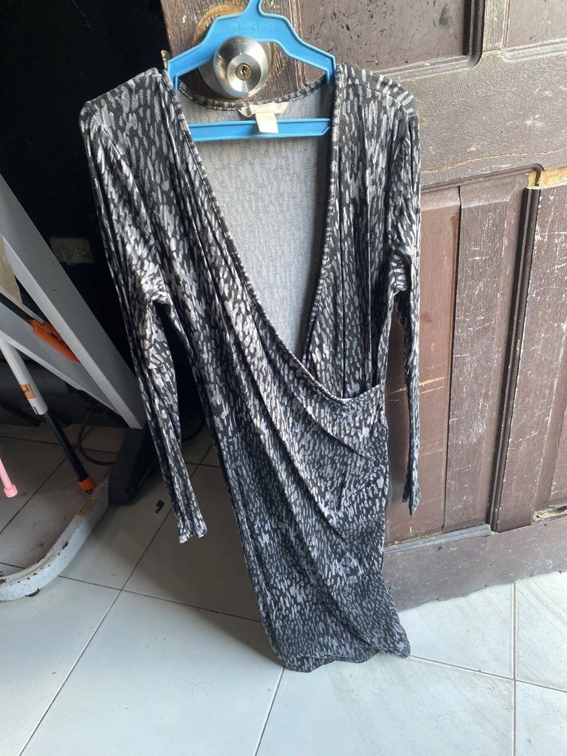 Preloved branded dress (Category: Evening dresses & gowns) located in Tacloban City. Submitted by victoriavi57862 (Listing ID 1459293370, Image 2). Description: Declutter lang po 150 each branded dress.