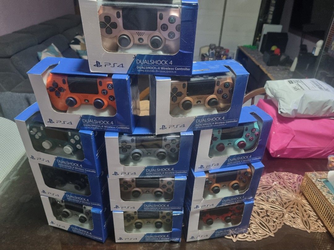 PS4 Wireless Controller (Category: Controllers) located in Singapore. Submitted by alrorschach (Listing ID 1459438240, Image 1). Description: Includes charging cable. OEM..