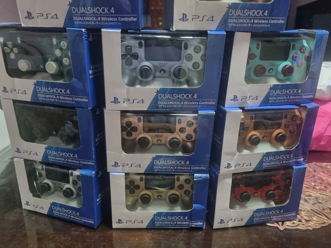 PS4 Wireless Controller (Category: Controllers) located in Singapore. Submitted by alrorschach (Listing ID 1459438240, Image 2). Description: Includes charging cable. OEM..