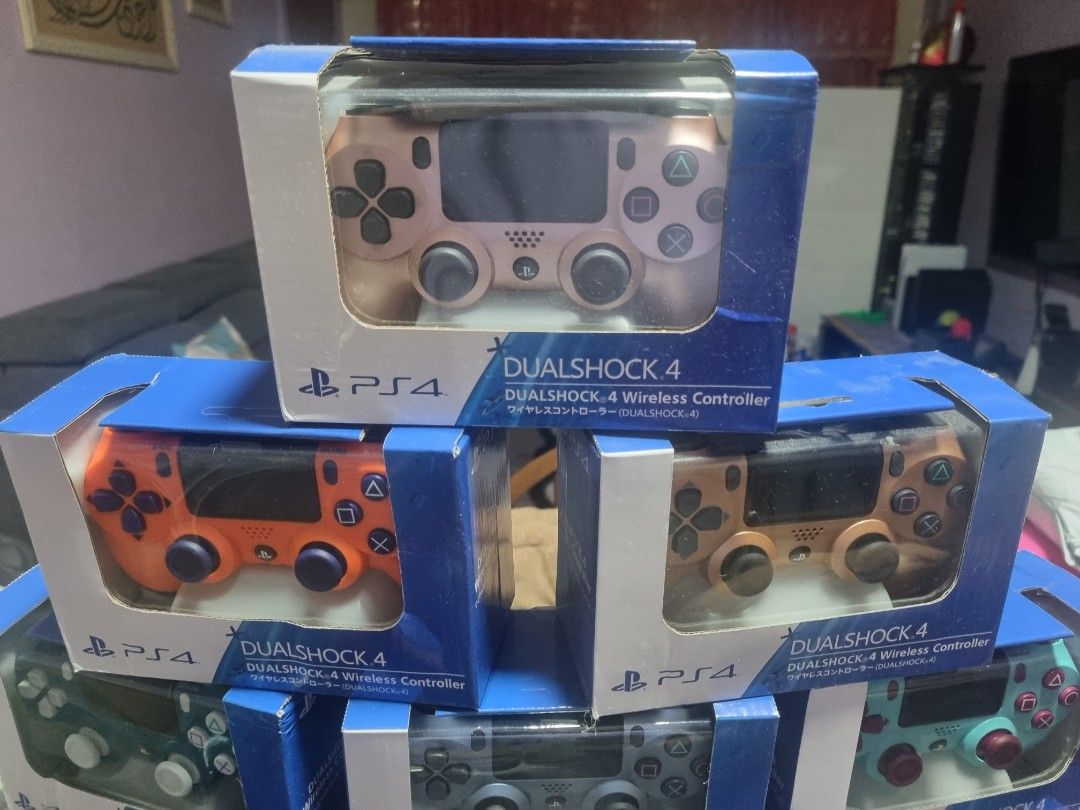 PS4 Wireless Controller (Category: Controllers) located in Singapore. Submitted by alrorschach (Listing ID 1459438240, Image 3). Description: Includes charging cable. OEM..