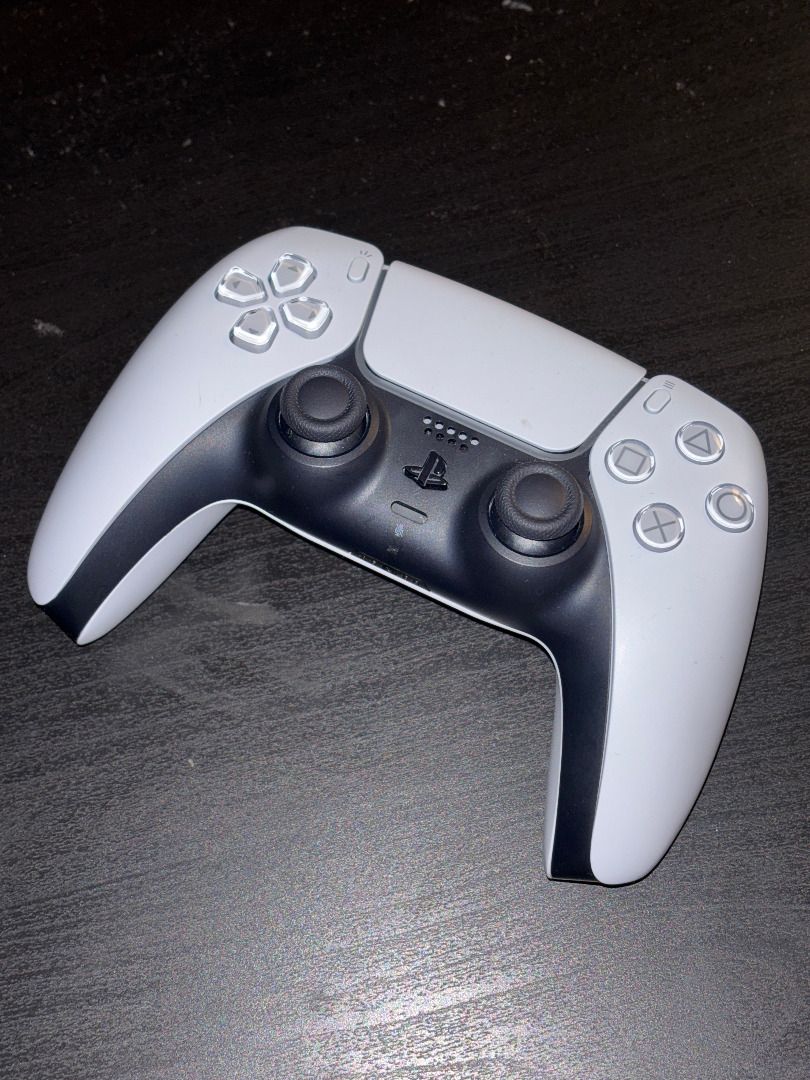 PS5 Controller (Category: Controllers) located in Las Pinas. Submitted by newjians (Listing ID 1459413865, Image 1). Description: binigay sakin ng may-ari ng bahay dito sa middle east nasa middle east ako ngayon, ready to book delivery on september 8 no breakage nor defects nor flaws whatsoever SURE BUYERS ONLY, DELIVERY ONLY/NO MEET-UP, READY TO PAY UPON BOOKING.