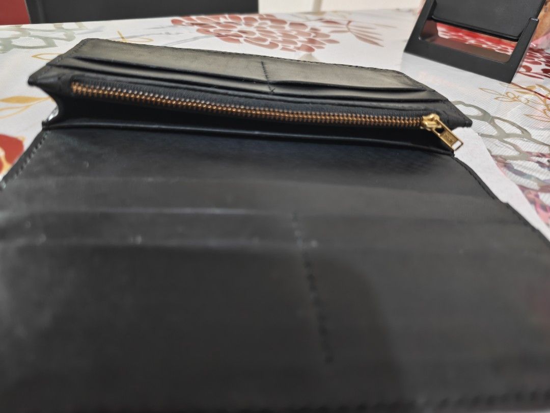 Python snake skin leather (Category: Wallets & Card Holders) located in Singapore. Submitted by kppkppkpp04 (Listing ID 1459352352, Image 3). Description: 100% Hand made 8 cards slot very nice leather wallet YKK zip.....