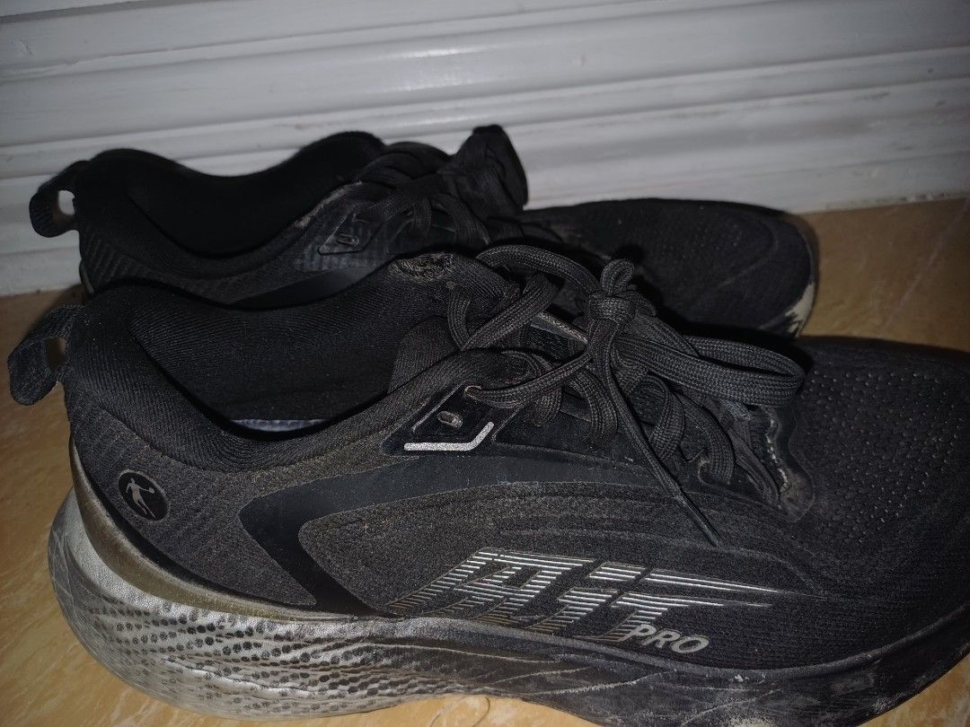 Qiaodan Running Shoes (Category: Cardio & Fitness Machines) located in Manila. Submitted by goldencloud_1bd970 (Listing ID 1459478269, Image 1). Description: Good CONDITION Qiaodan Fengxing Pro Premium Running Shoes - Size 43 / US 9.5 Description: Selling a pair of high-performance Qiaodan Fengxing Pro mid-to-long distance running shoes in great condition. These have been exceptionally well cared for, showing minimal cosmetic wear and plenty of l
