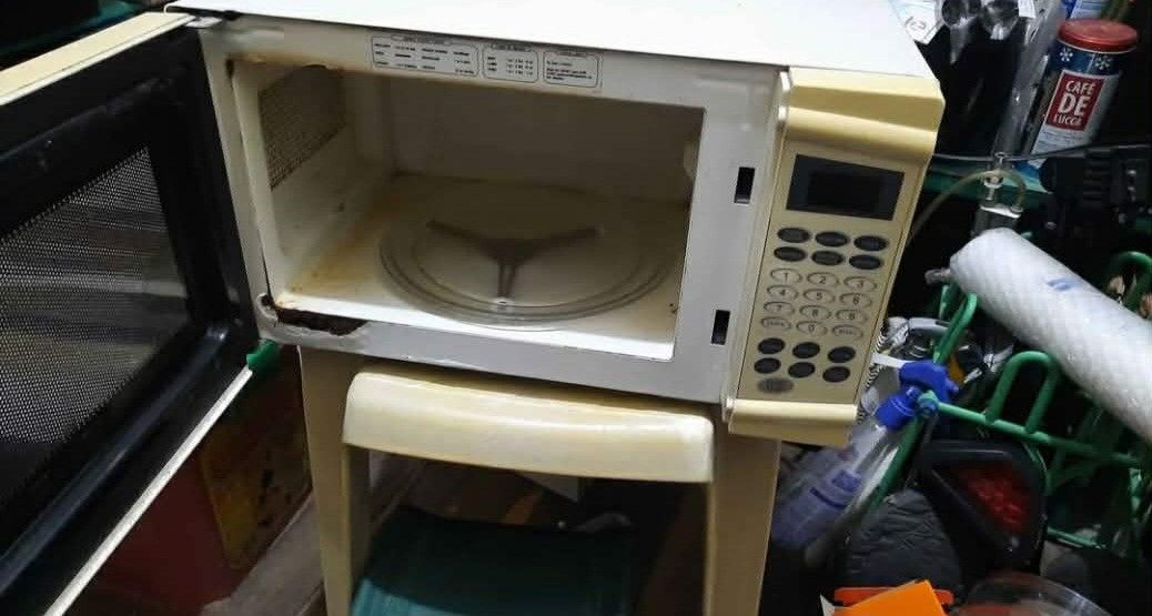RCA Microwave Oven (Category: Ovens & Toasters) located in Manila. Submitted by d_of_olx (Listing ID 1459337662, Image 2). Description: - RCA Microwave Oven - Digital display for easy time and power setting - Convenient keypad controls - Includes rotating glass plate for even cooking - Shows some signs of wear (interior and exterior) - Fully functional and ready to use - 110 volts - made in usa.