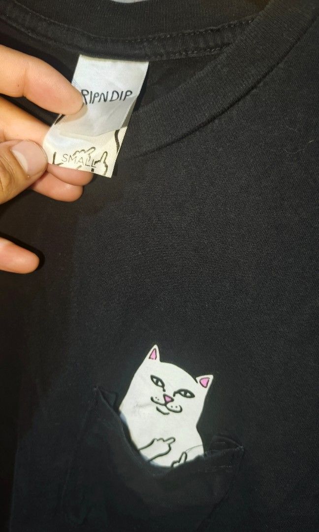 RIP N DIP POCKET TEE (Category: Shirts) located in Makati City. Submitted by updownthrift (Listing ID 1459456370, Image 2). Description: NO ISSUE NEED WASH ONLY.