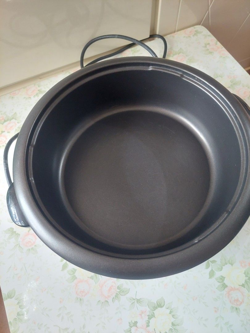 Royal Doulton 電燉鍋 （分類：鍋具）位於 Hong Kong。 由 rmhw_1027 提交（商品編號 1459397564，圖片 2）。簡介： Royal Doulton 嘅電燉鍋，唔知幾多公升，但睇落都幾大隻。有三個火力選擇：Low, High, Auto。煲湯、燉肉一流。有玻璃蓋，方便睇住入面啲嘢。。