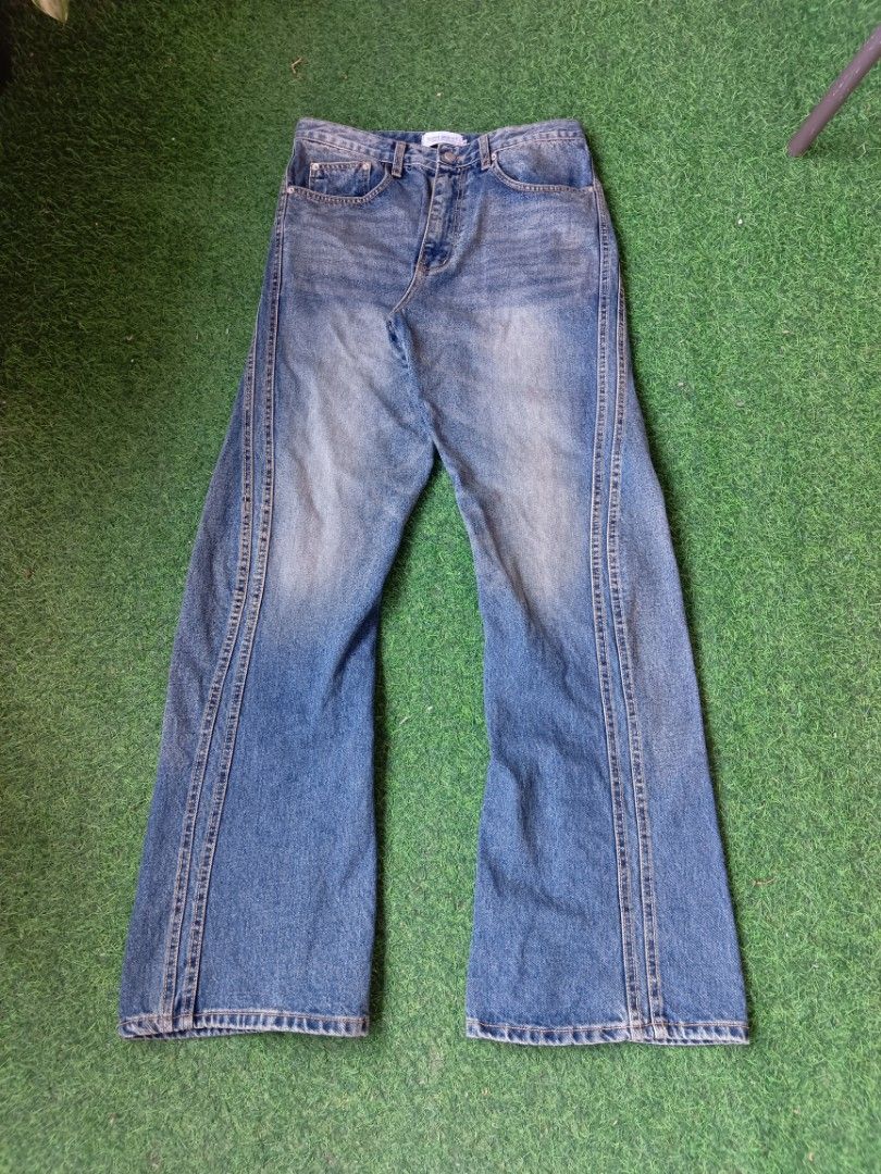 Saint Martin Flare Jeans (Category: Jeans) located in Davao. Submitted by karlito. (Listing ID 1459344125, Image 3). Description: Waist 32 Length 44.5 Hem 10.5 Thigh 12.5 knee 9.3.