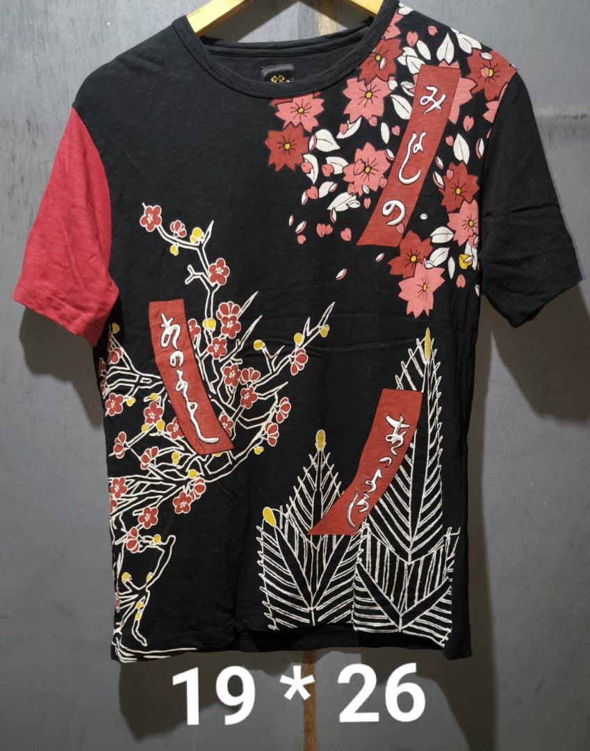 SAKURA LEAVES SHIRT JAPAN (Category: Tshirts & Polo Shirts ) located in Makati City. Submitted by updownthrift (Listing ID 1459466831, Image 1). Description: NO ISSUE NEED WASH ONLY.