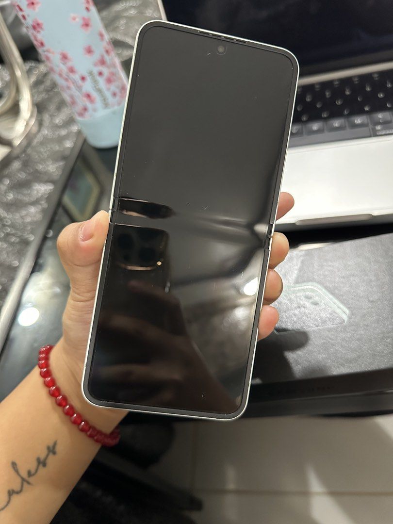 Samsung Galaxy Flip 6, 512gb (Category: Samsung) located in Quezon City. Submitted by hellosydney78 (Listing ID 1459338840, Image 2). Description: - Samsung Galaxy Flip 6 - 512GB Storage - Stylish and compact flip design - Perfect for on-the-go.