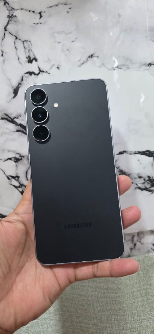 Samsung Galaxy S25 FE 256 Openline NTC (Category: Samsung) located in Pasig City. Submitted by samsungtolentinoph (Listing ID 1459405679, Image 1). Description: For sale only! Samsung Galaxy S25 FE 5G 🏷️ Price list: 256GB - 23,990 pesos 🎨 Color(s): Blue | Black (DM for other color availability) 📦 Package and Condition: Complete with Box • Fully tested • Good as new • No hidden issues • No history of repair 🔑 Key specs: Display: 6.7-inch Dynam