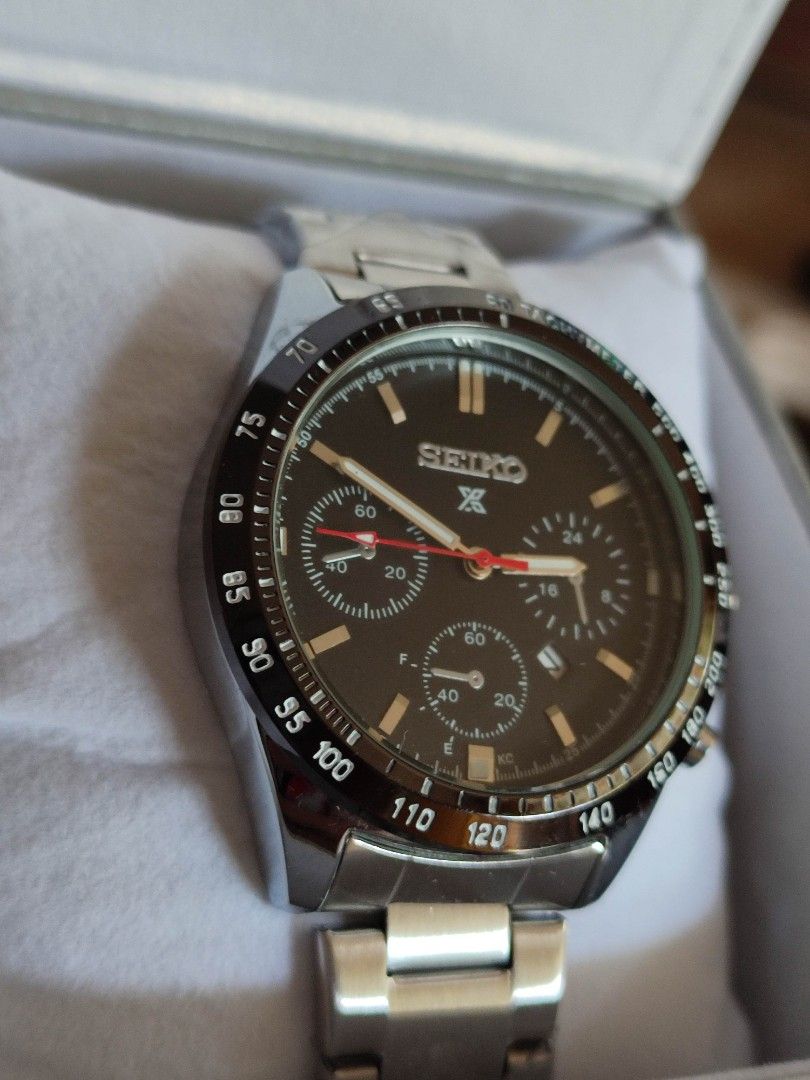 Seiko Chronograph Tachymeter Watch (Category: Men's Watches) located in Mangaldan. Submitted by michelle_2004 (Listing ID 1459373020, Image 3). Description: - Seiko Chronograph Watch - Sleek Black Dial - Functional Tachymeter Bezel - Durable Stainless Steel Band - Includes Original Box - Versatile for daily wear or special events.