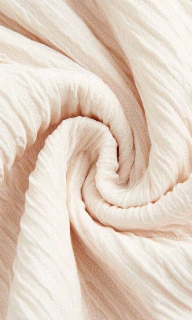 Shein Cream Beige Coords size M (Category: Sets or Coordinates) located in Infanta. Submitted by xire41418 (Listing ID 1459388189, Image 3). Description: Shein MOD stretchy waist part.