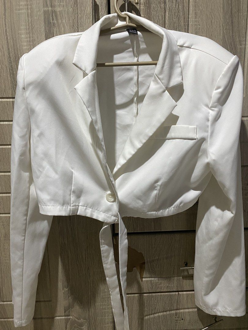SHEIN Cropped White Blazer (Category: Coats, Jackets and Outerwear) located in Manila. Submitted by preloveditems292 (Listing ID 1459415678, Image 1). Description: SHEIN Cropped White Blazer 13 inches length 16 inches width.