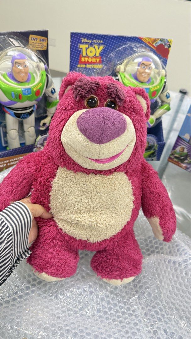 Signature Collection Lotso (Category: Plushies & Soft Toys) located in Mandaluyong City. Submitted by anglvlsn (Listing ID 1459295170, Image 2). Description: - what you see is what you get - not working ( pwde pacheck din w/ battery compartment ) - w/ tag Rfs: doubles from my personal collection.