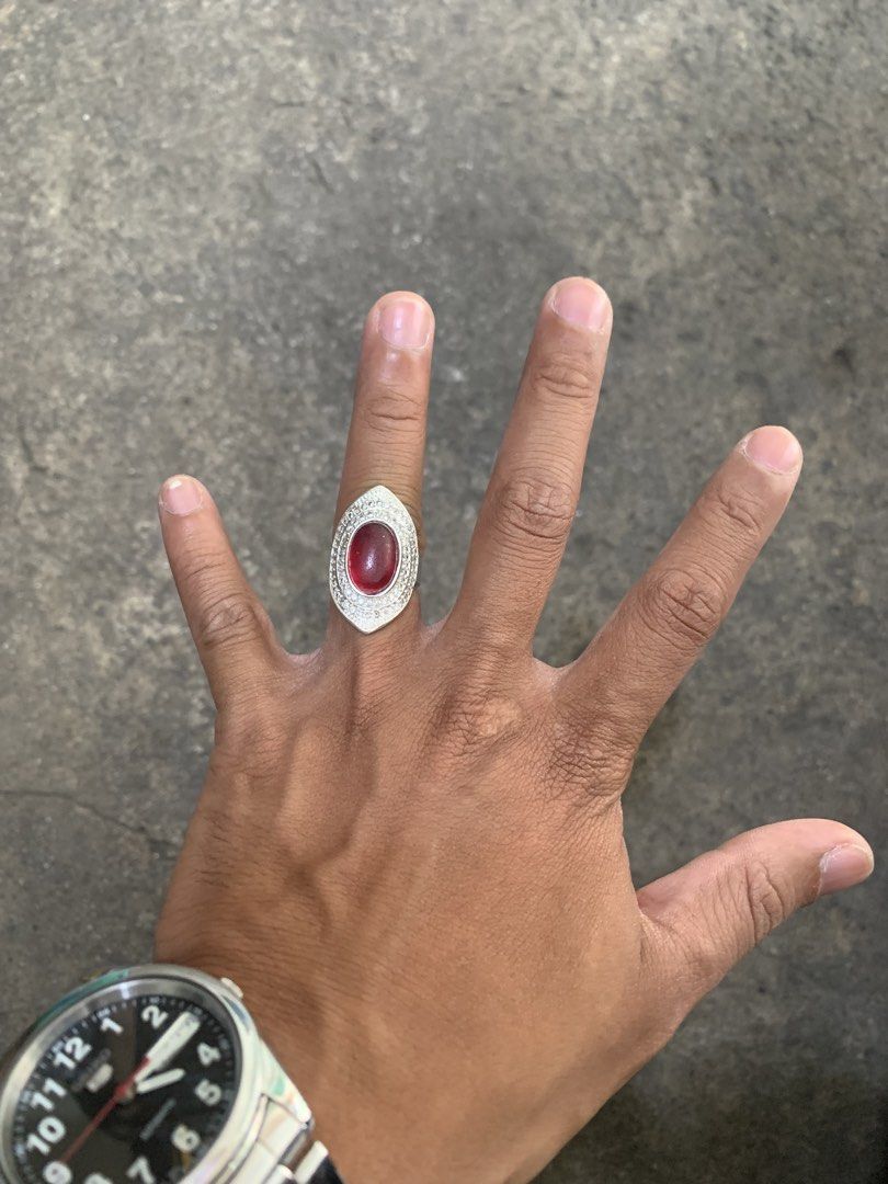 SILVER 925 VINTAGE STONED RED RINGS (Category: Rings) located in Antipolo. Submitted by redwatchmnl (Listing ID 1459399124, Image 1). Description: Size 6.5-7” Sterling 925 original silver Complete stone Antipoli Location.