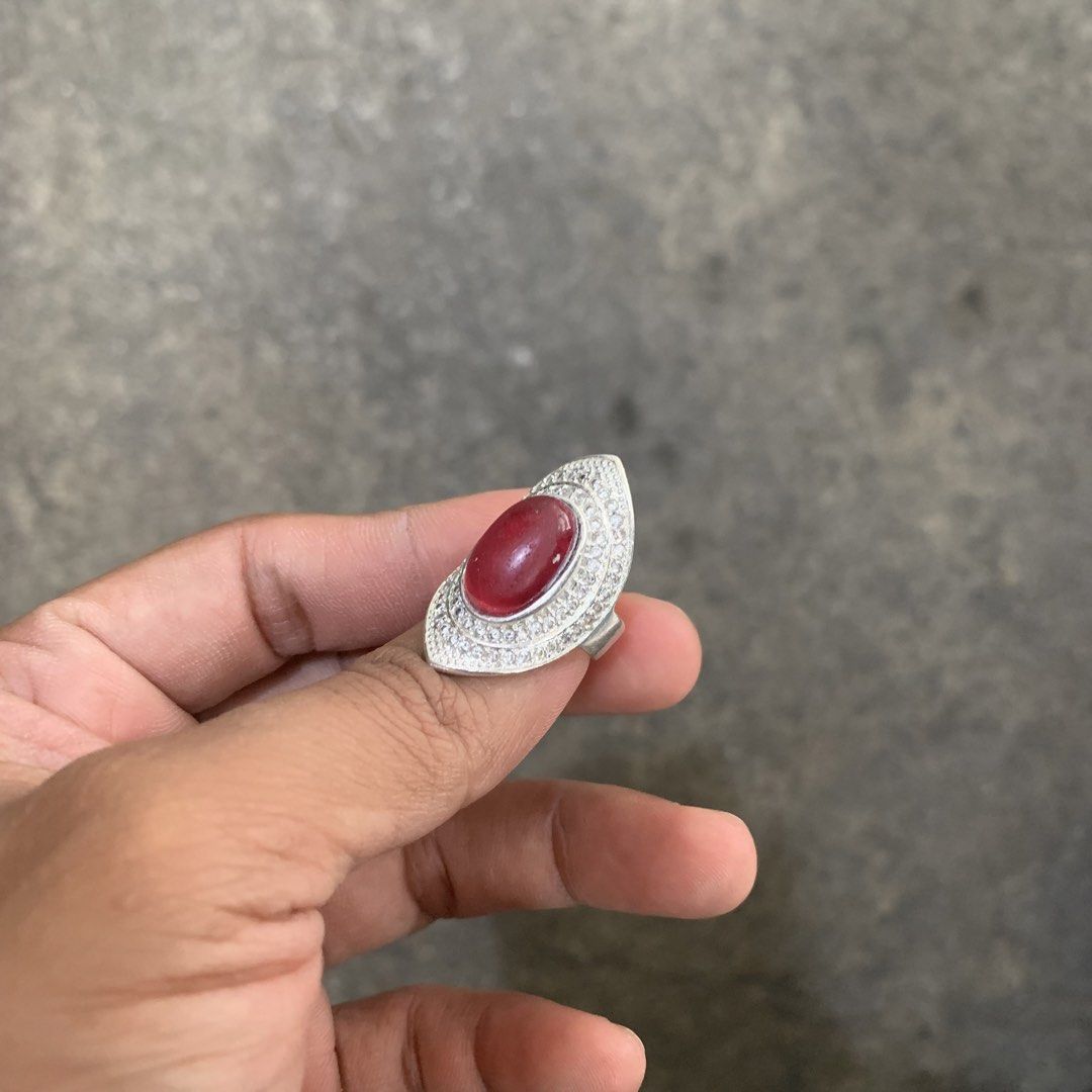 SILVER 925 VINTAGE STONED RED RINGS (Category: Rings) located in Antipolo. Submitted by redwatchmnl (Listing ID 1459399124, Image 3). Description: Size 6.5-7” Sterling 925 original silver Complete stone Antipoli Location.
