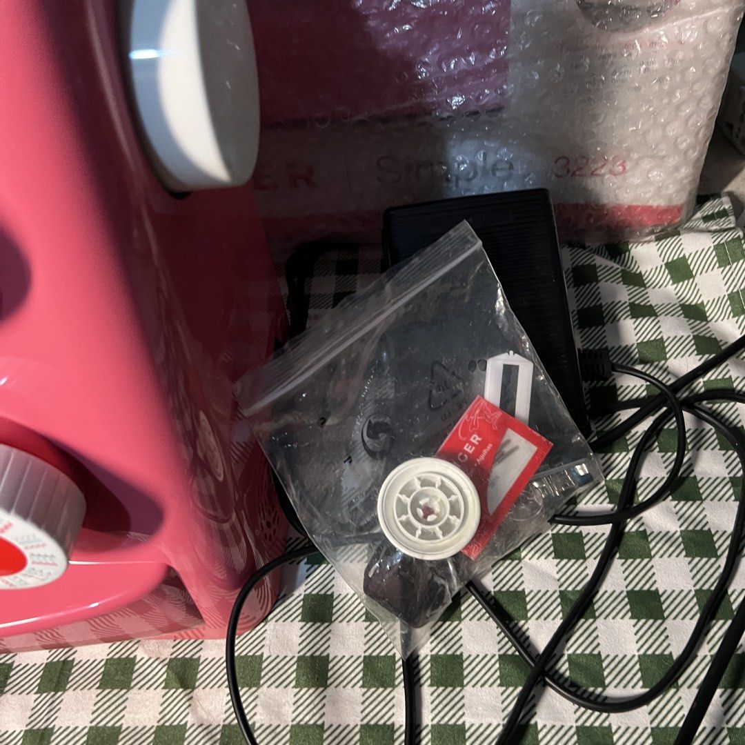 Singer Simple 3223 sewing machine, Hobbies & Toys, Stationary & Craft ...
