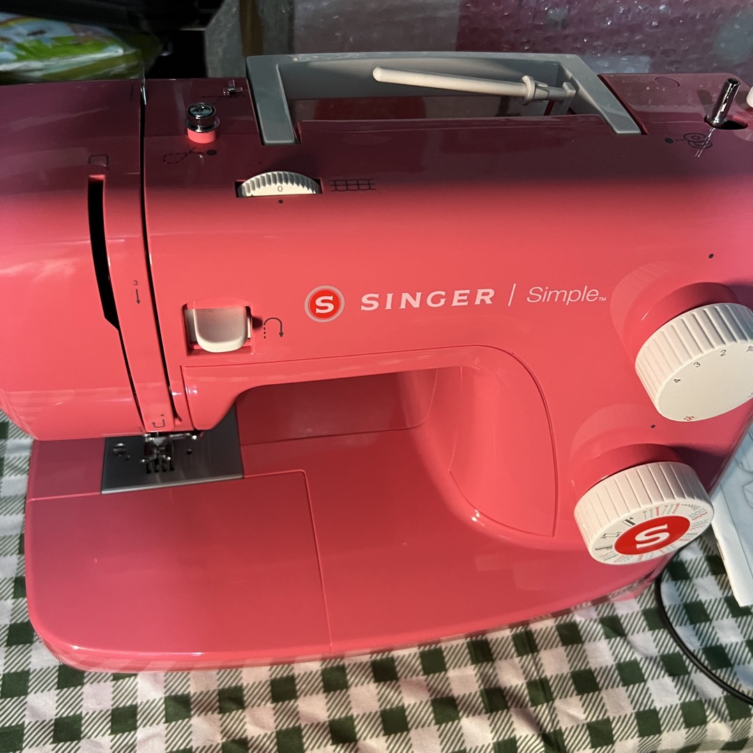 Singer Simple 3223 sewing machine, Hobbies & Toys, Stationary & Craft ...